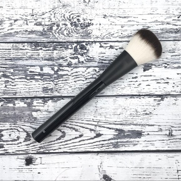 NEW NYX PRO POWDER BRUSH - Picture 4 of 5